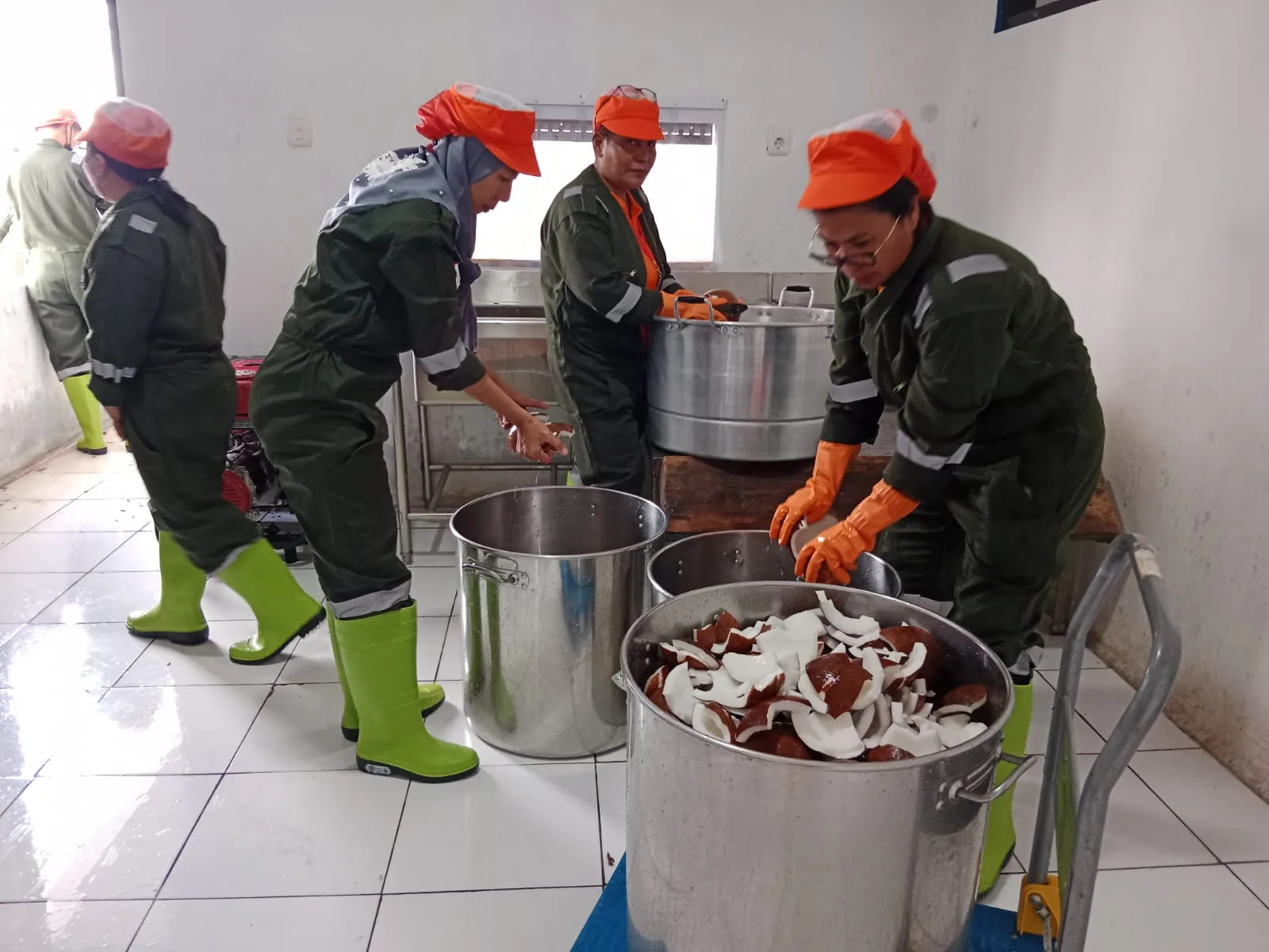 Coconut production process - Indonesian spice facility in North Sulawesi