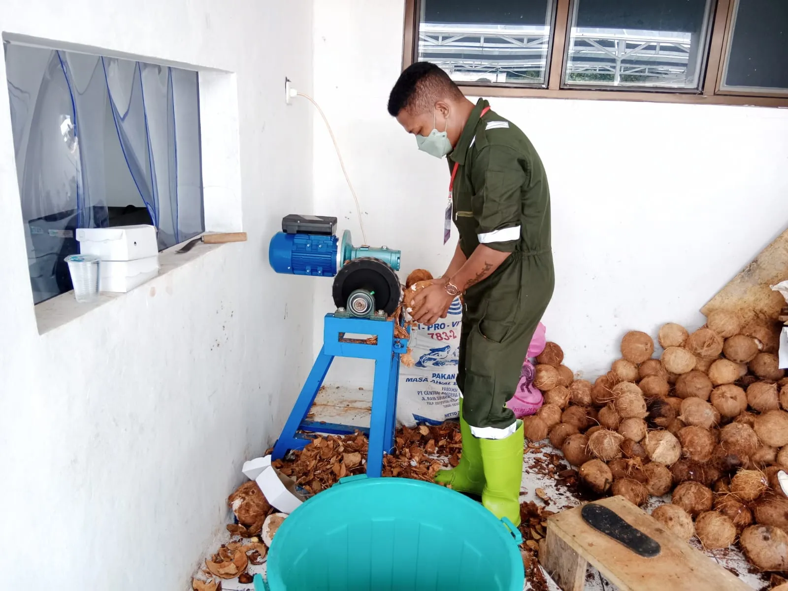 Coconut production process - Indonesian spice facility in North Sulawesi