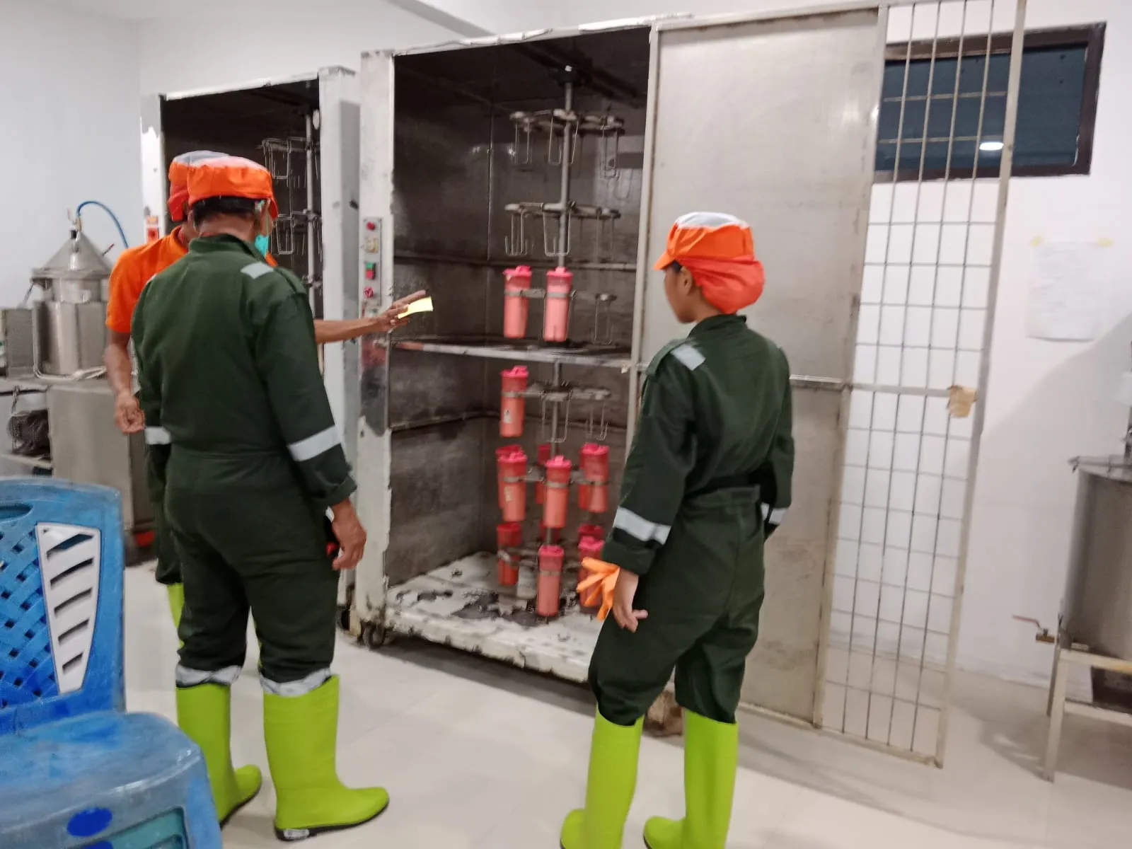 Coconut production process - Indonesian spice facility in North Sulawesi